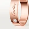 C De Cartier gifterings, 5 mm bredde, 1 diamant C De Cartier gifterings, 5 mm bredde, 1 diamant