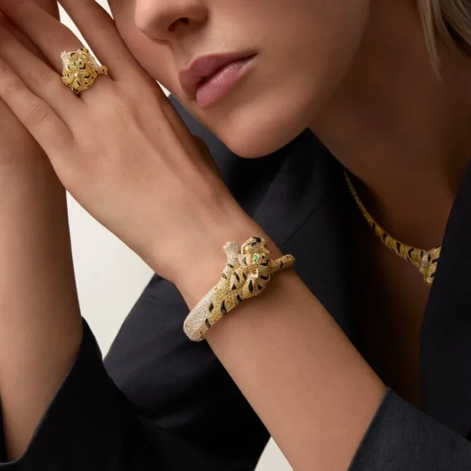 Faune Et Flore De Cartier-armbånd, gule, oransje og brune diamanter, pavé Faune Et Flore De Cartier-armbånd, gule, oransje og brune diamanter, pavé