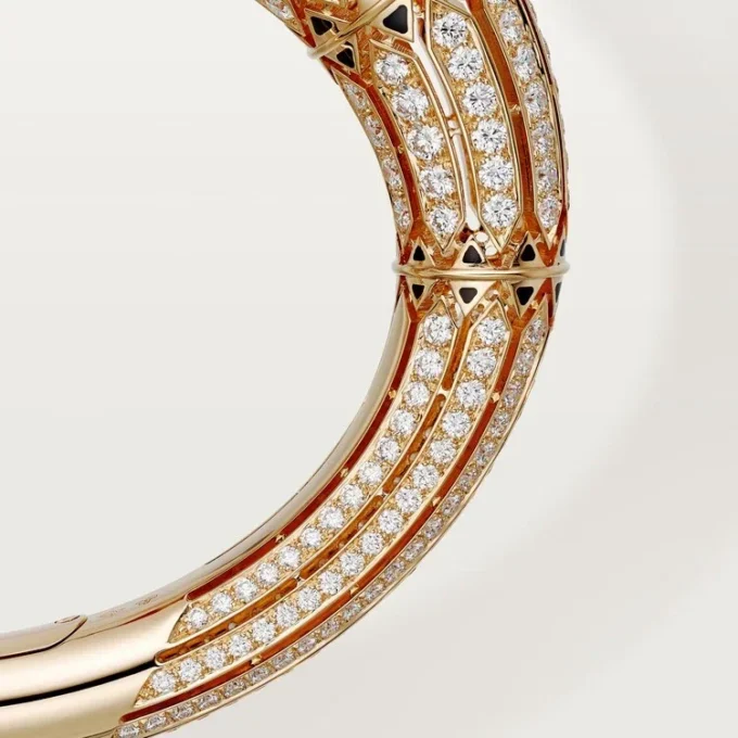 High Jewelry-armbånd – Rosegull, korall, onyx, svart lakk, diamanter – Cartier