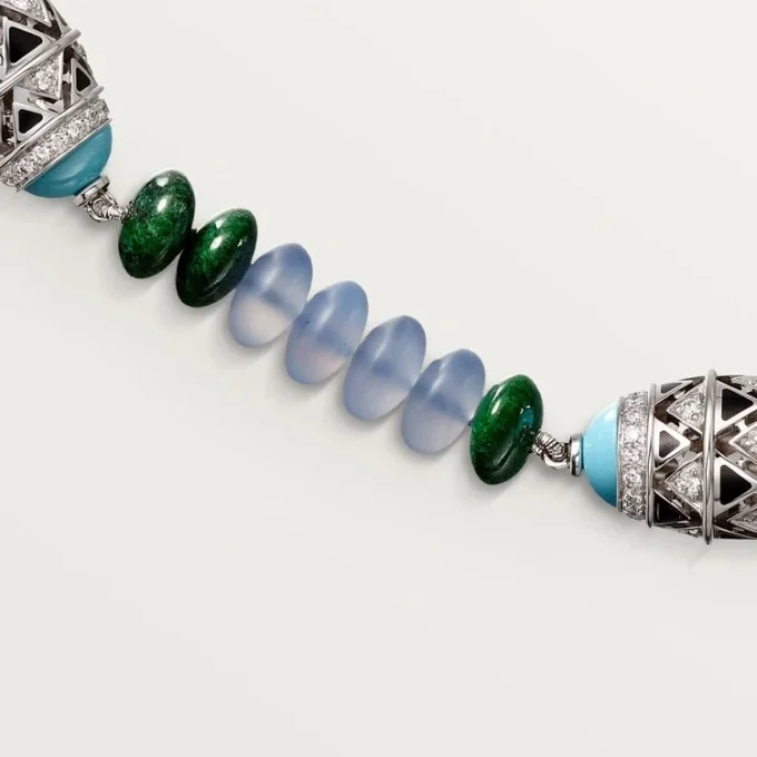 High Jewelry-halskjede – hvitt gull, kalcedon, skarn, turkis, svart lakk, diamanter – Cartier
