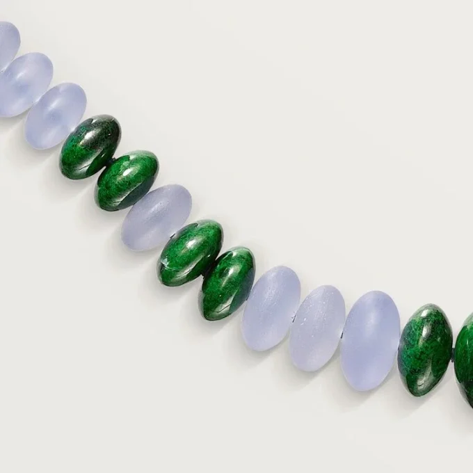 High Jewelry-halskjede – hvitt gull, kalcedon, skarn, turkis, svart lakk, diamanter – Cartier
