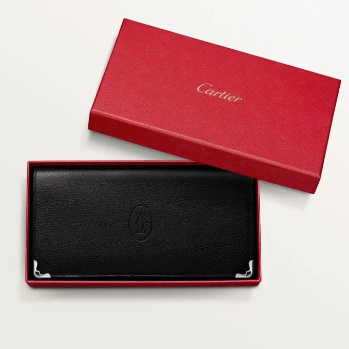 Internasjonal lommebok med gussets, Must De Cartier – svart kalveskinn, rustfritt stålfinish – Cartier