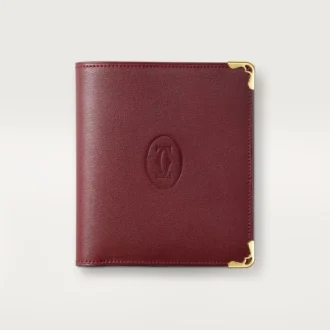 Lommebok med flere lommer, Must De Cartier – burgunderfarget kalveskinn, gullfinish – Cartier
