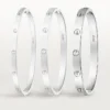 Love-armbånd, klassisk modell