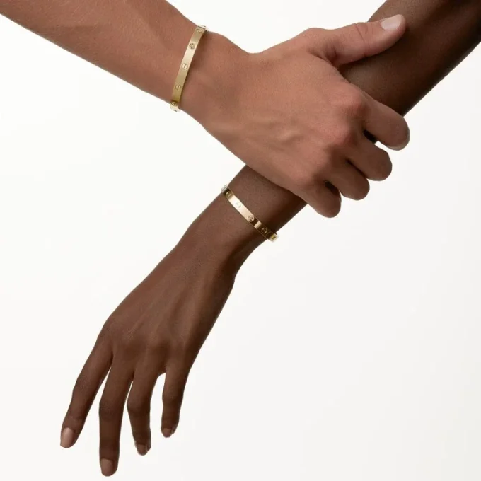 Love-armbånd, klassisk modell