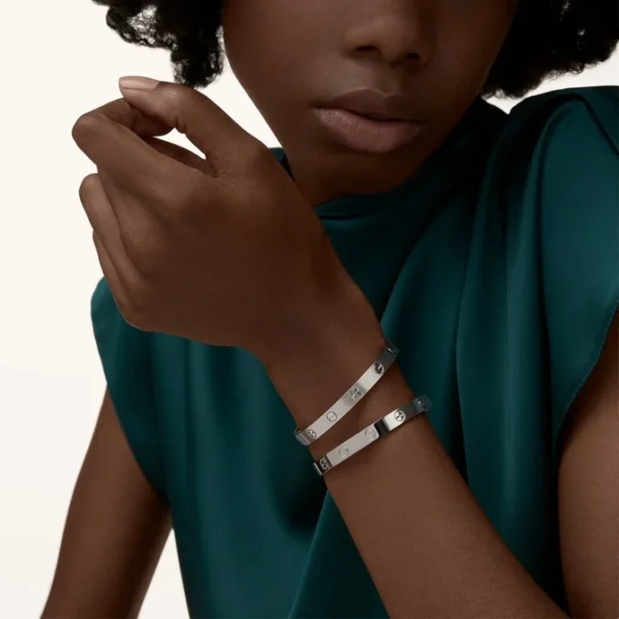 Love-armbånd, klassisk modell