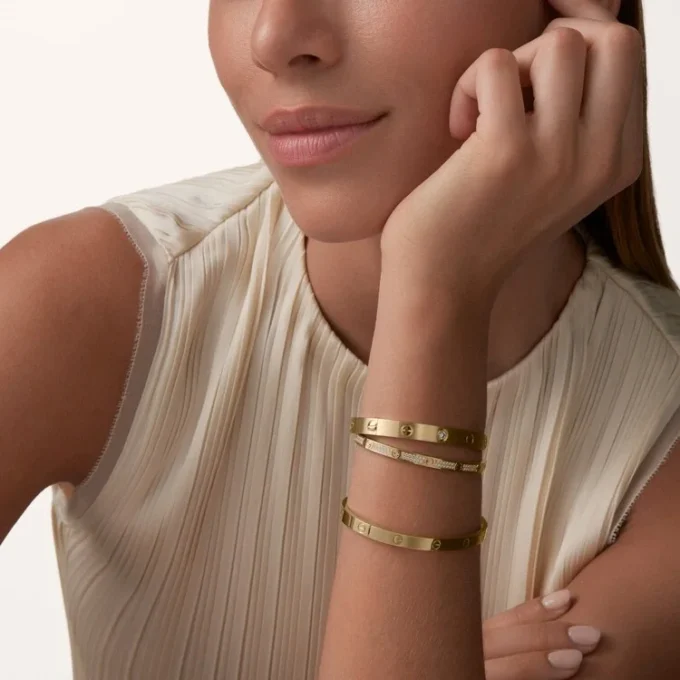 Love-armbånd, klassisk modell, børstet, 4 diamanter