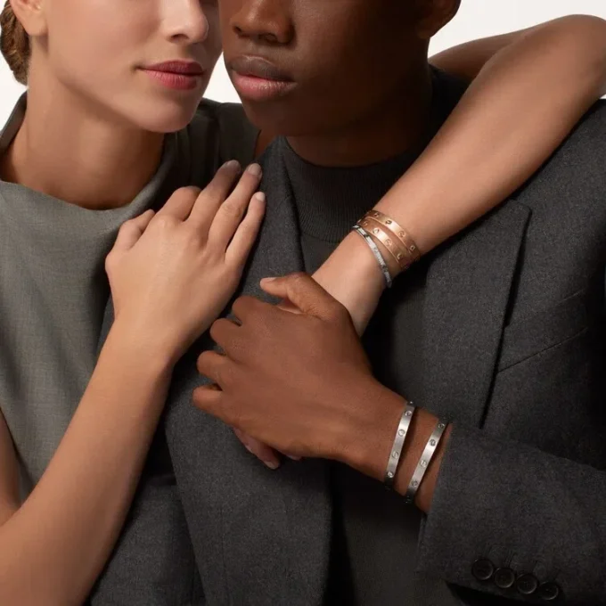 Love-armbånd, klassisk modell, børstet, 4 diamanter