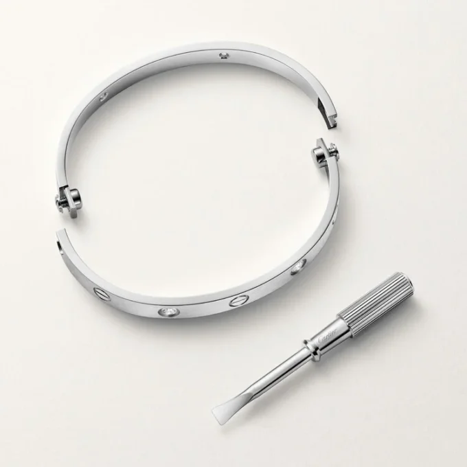Love-armbånd, klassisk modell, børstet, 4 diamanter