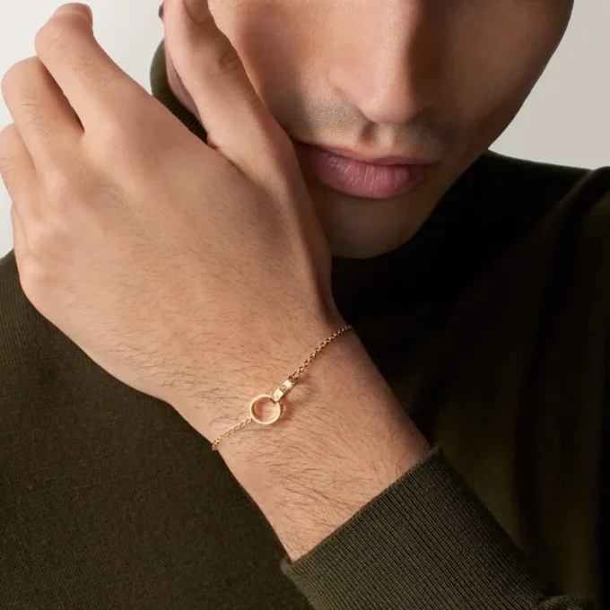 Love-armbånd, på kjede