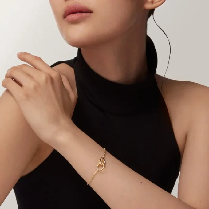 Love-armbånd, på kjede