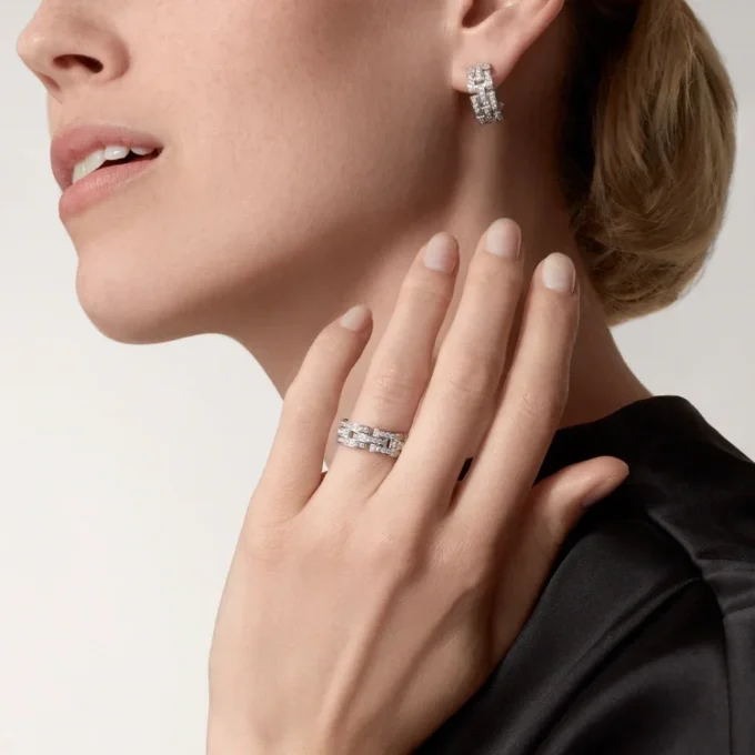 Maillon Panthere-øreringer, 3 rader med diamantbelegg – hvitt gull, diamanter – Cartier