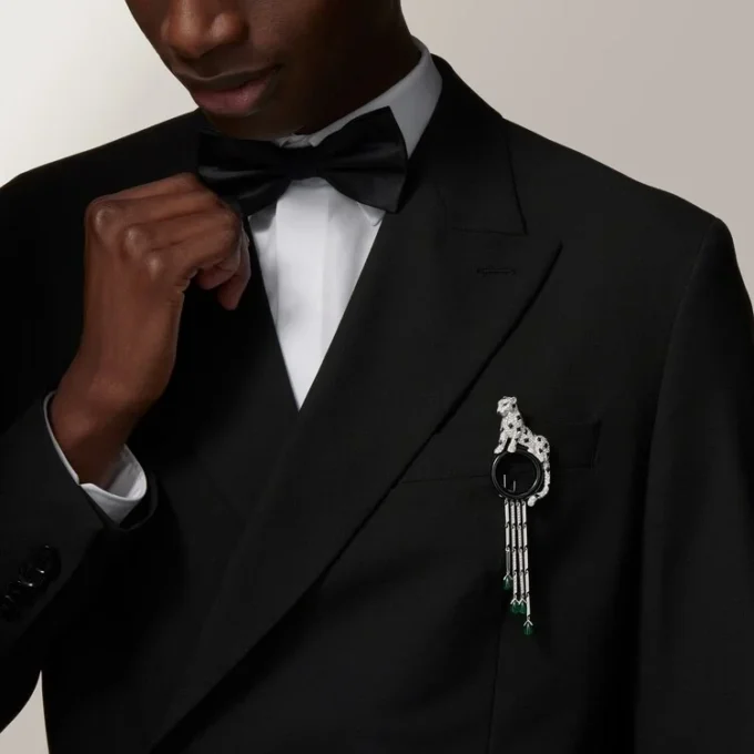 Panthere De Cartier-brosje – hvitt gull, smaragder, onyx, diamanter – Cartier
