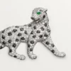 Panthere De Cartier-brosje – hvitt gull, smaragder, onyx, diamanter – Cartier