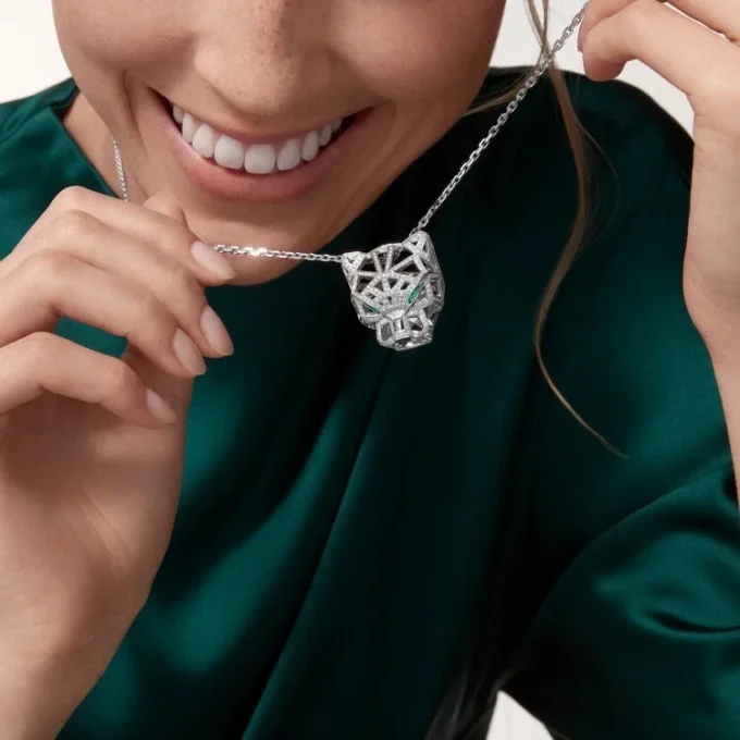 Panthere De Cartier-halskjede – hvitt gull, smaragder, diamanter, onyx – Cartier