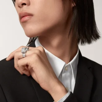 Panthere De Cartier-ring – hvitt gull, diamanter, smaragder, onyx – Cartier Panthere De Cartier-ring – hvitt gull, diamanter, smaragder, onyx – Cartier