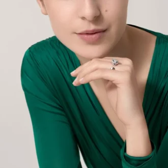 Panthere De Cartier-ring – hvitt gull, diamanter, smaragder, onyx – Cartier Panthere De Cartier-ring – hvitt gull, diamanter, smaragder, onyx – Cartier