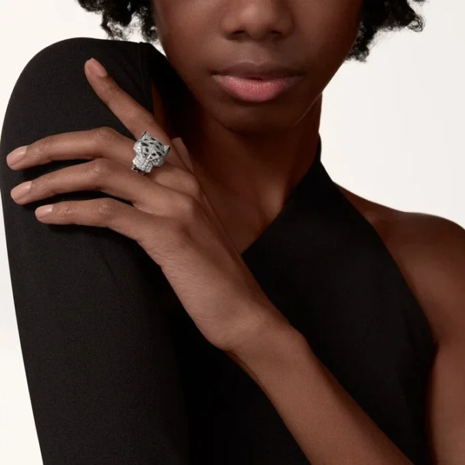 Panthere De Cartier-ring – hvitt gull, diamanter, smaragder, onyx – Cartier