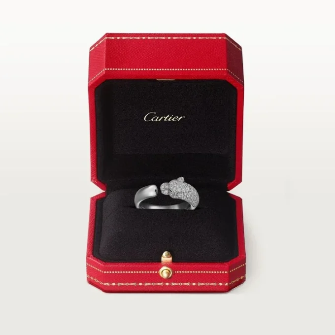 Panthere De Cartier-ring – hvitt gull, smaragder, onyx, diamanter – Cartier
