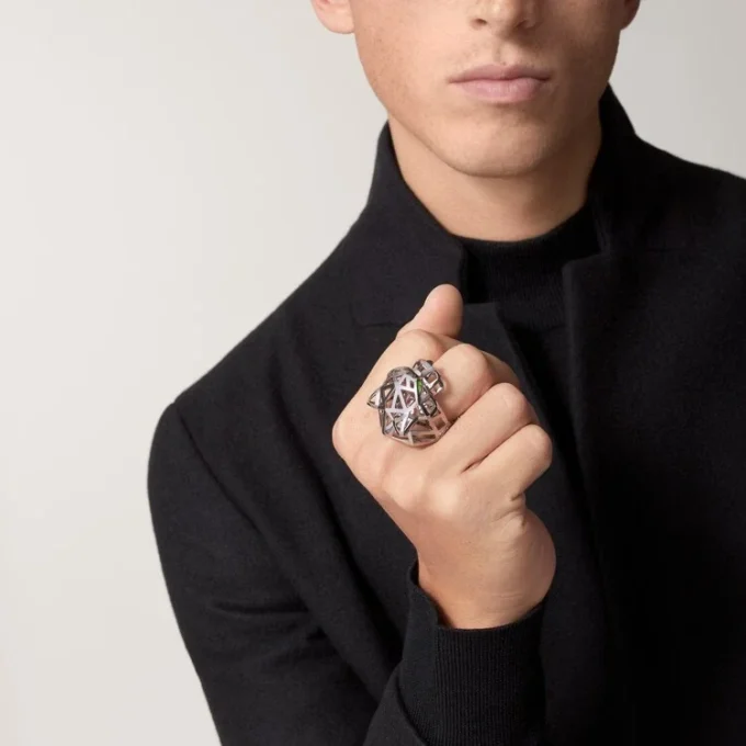 Panthere De Cartier-ring – ikke-rhodinert hvitt gull, tsavorittgranater, onyx – Cartier
