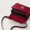 Skulderveske, Mini, Double C De Cartier – Kirsebærrød kalveskinn, gull og kirsebærrød emaljefinish – Cartier